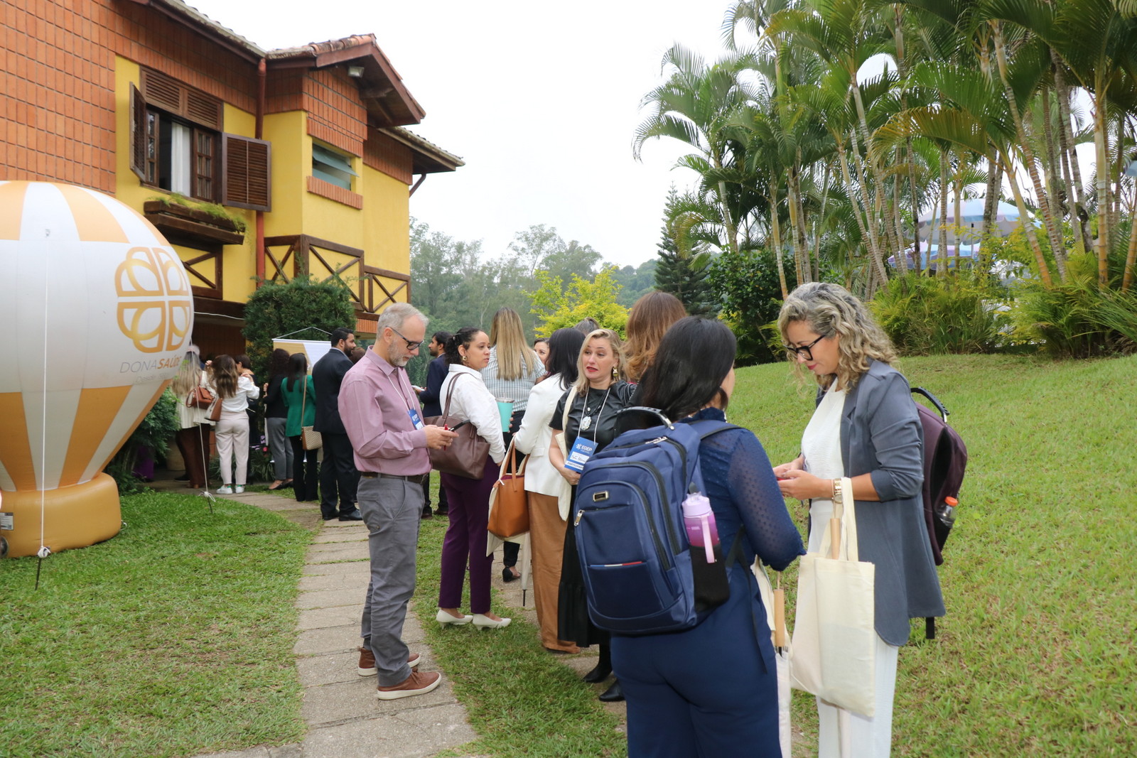 interação evento corporativo grupo descontraído